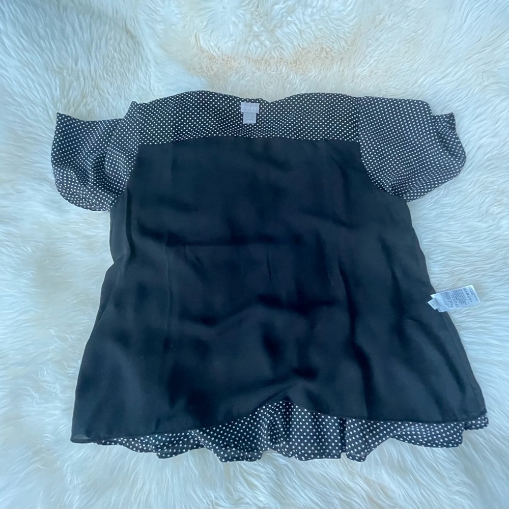 Chico’s Polka Dot flutter Sleeve Peplum Top. Size 2 (12/14). 100% polyester - Picture 7 of 9